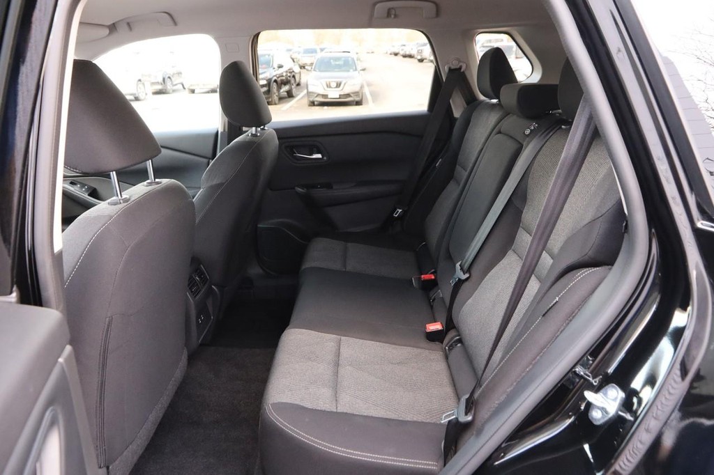 Nissan Rogue Vehicle Image 10