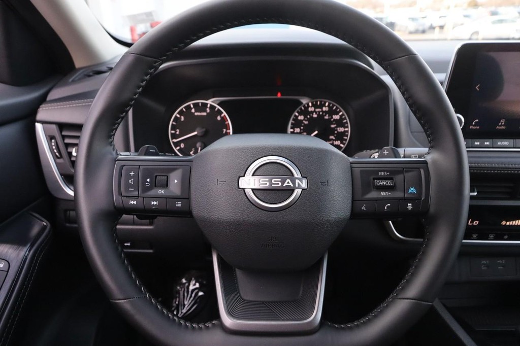 Nissan Rogue Vehicle Image 11