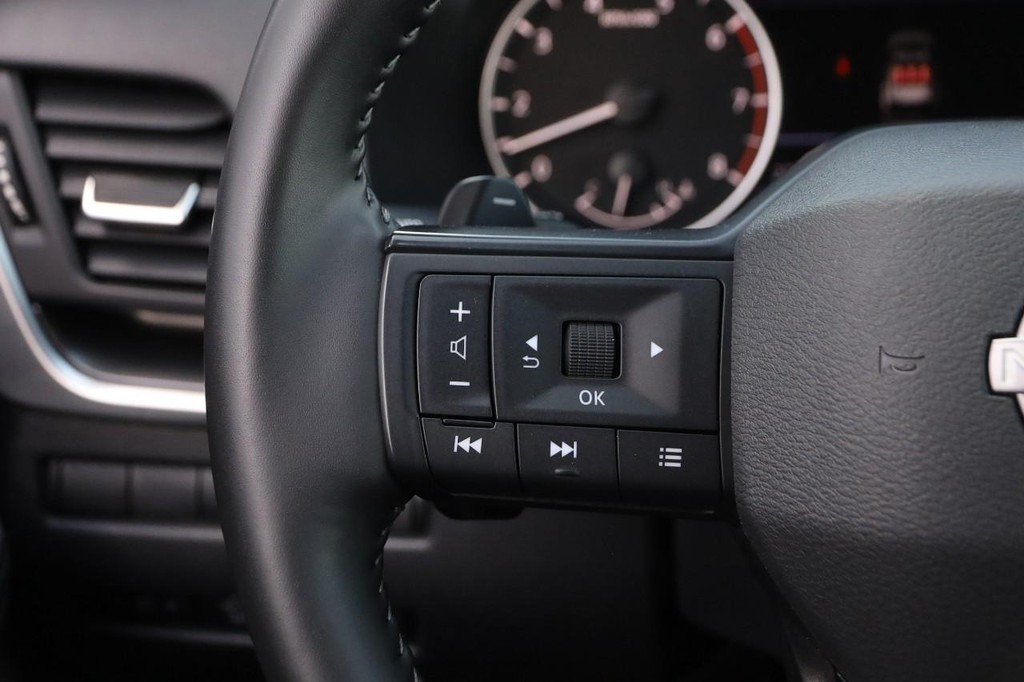 Nissan Rogue Vehicle Image 12