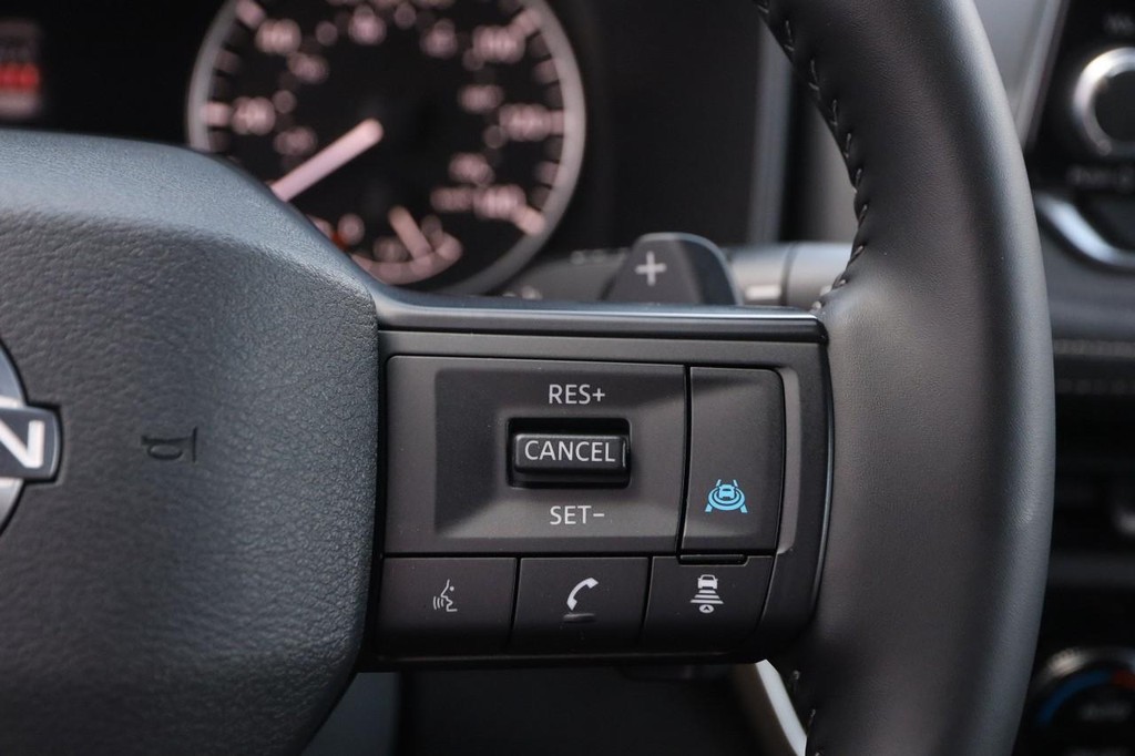 Nissan Rogue Vehicle Image 13