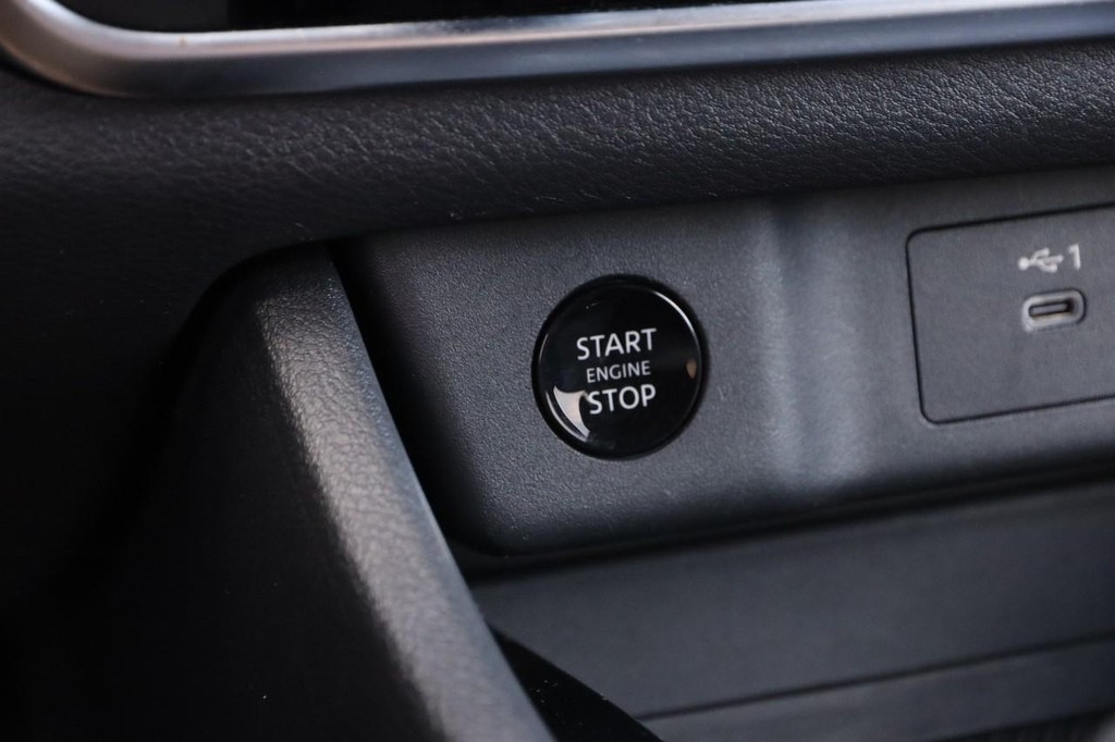 Nissan Rogue Vehicle Image 15