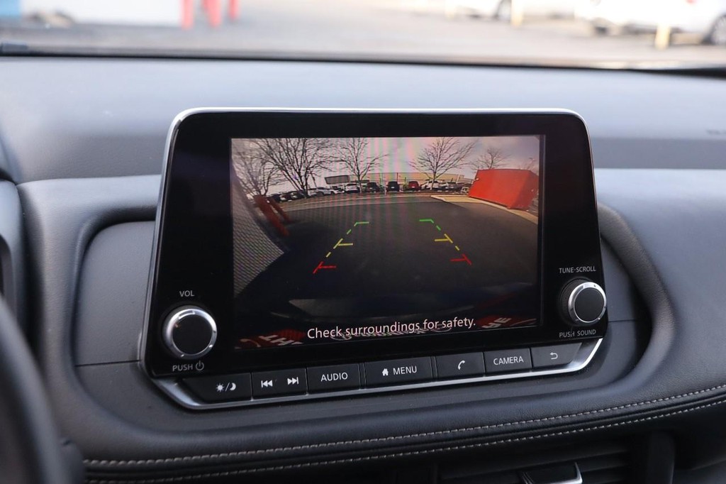 Nissan Rogue Vehicle Image 17