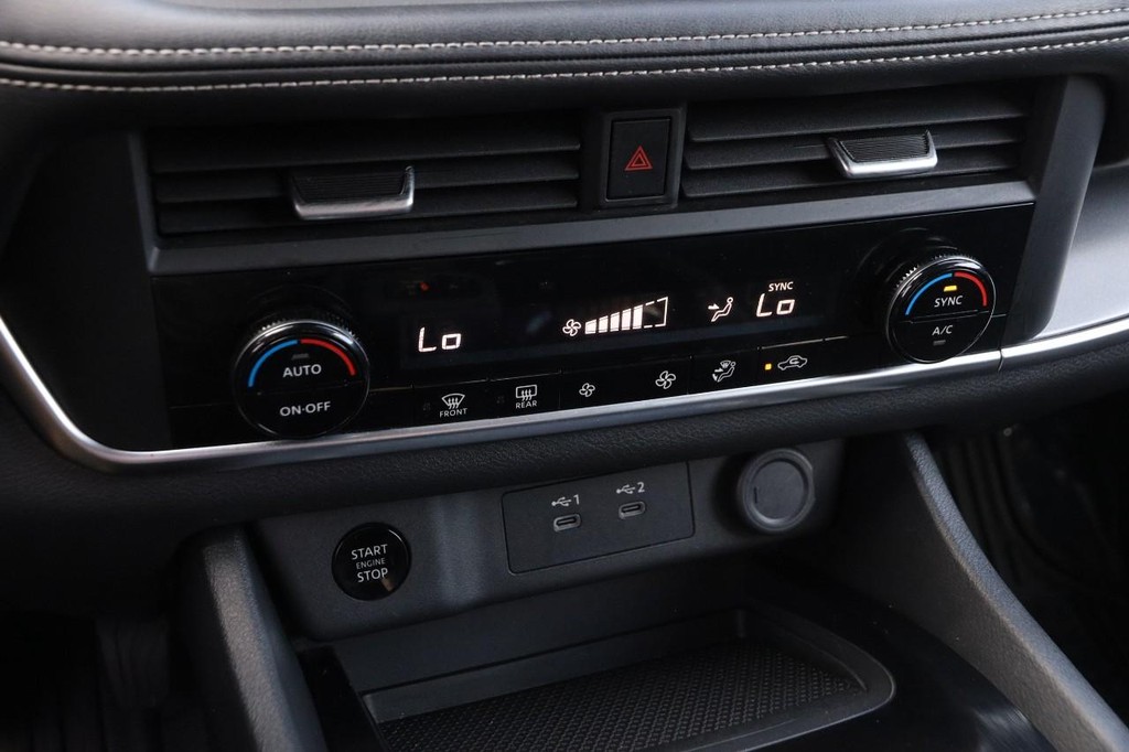 Nissan Rogue Vehicle Image 18