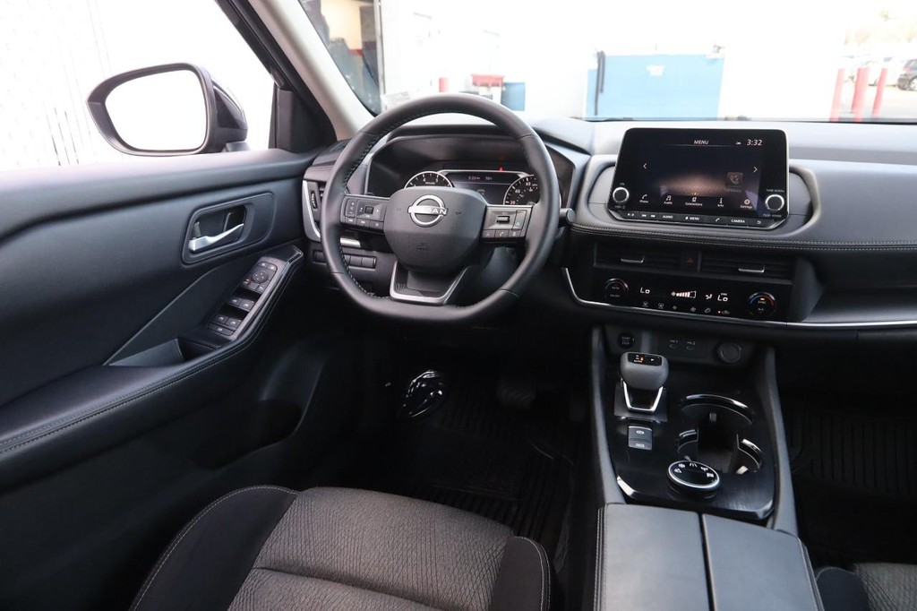 Nissan Rogue Vehicle Image 22