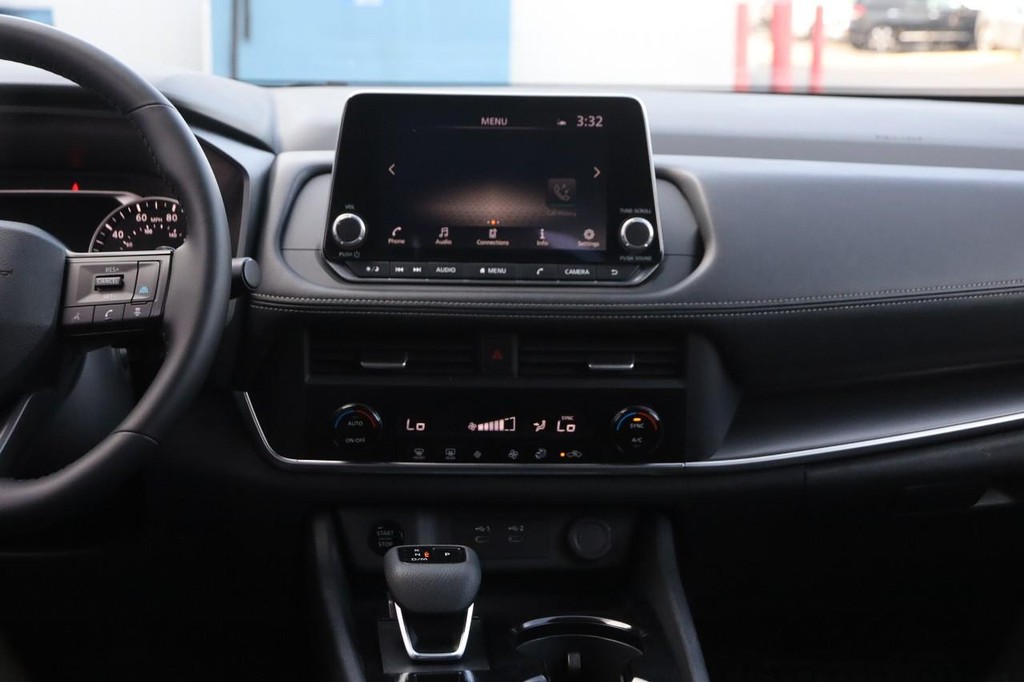 Nissan Rogue Vehicle Image 24