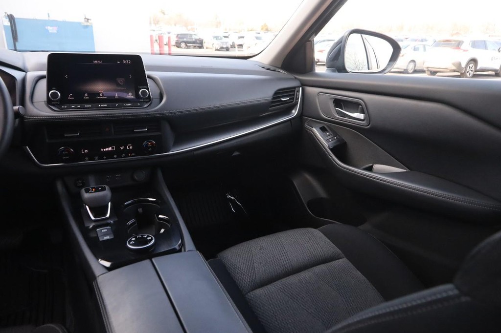 Nissan Rogue Vehicle Image 25