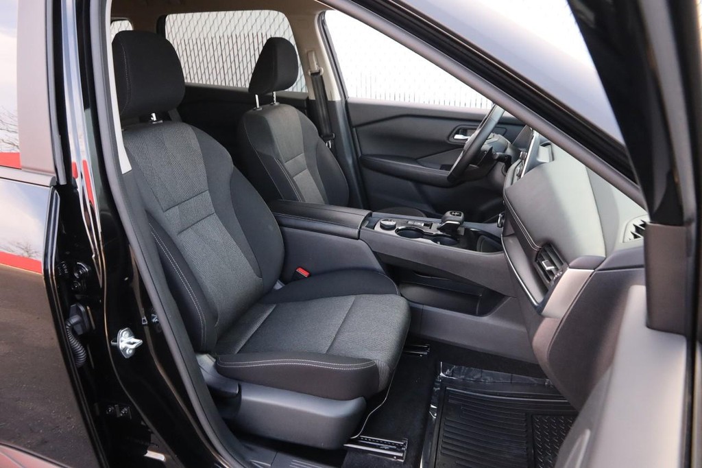 Nissan Rogue Vehicle Image 26