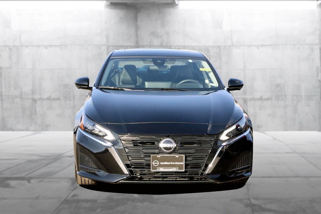 Nissan Altima Vehicle Image 04