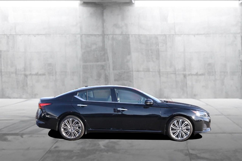 Nissan Altima Vehicle Image 05