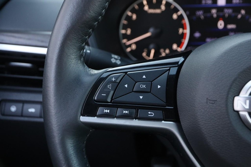 Nissan Altima Vehicle Image 12