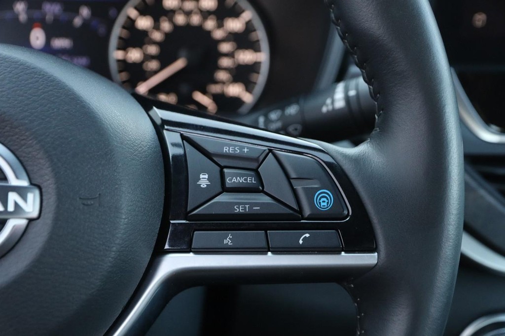 Nissan Altima Vehicle Image 13