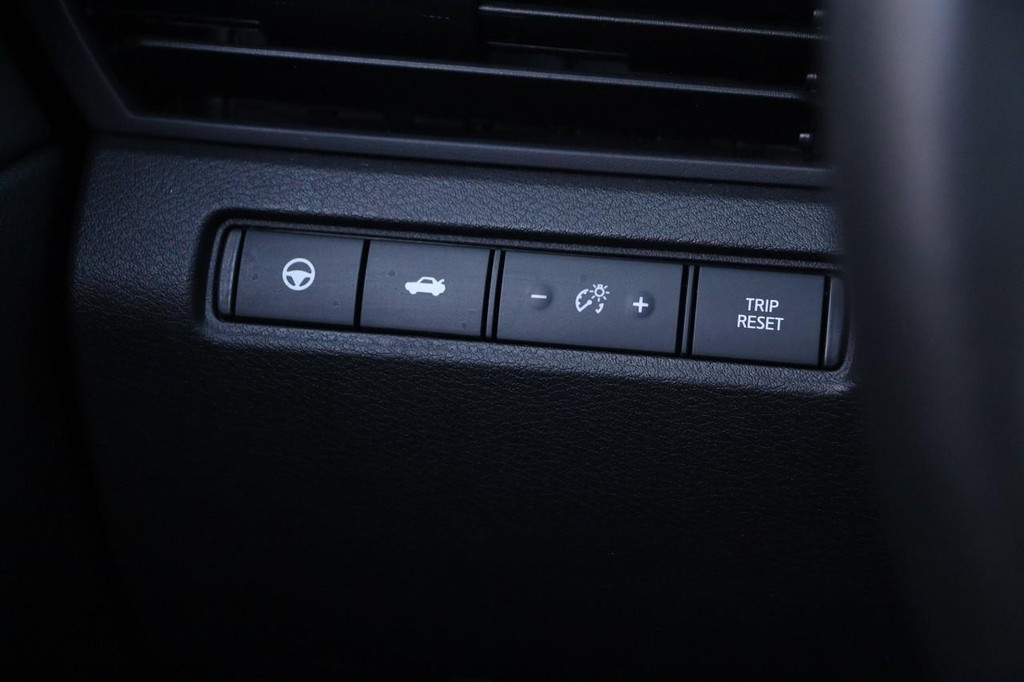 Nissan Altima Vehicle Image 19