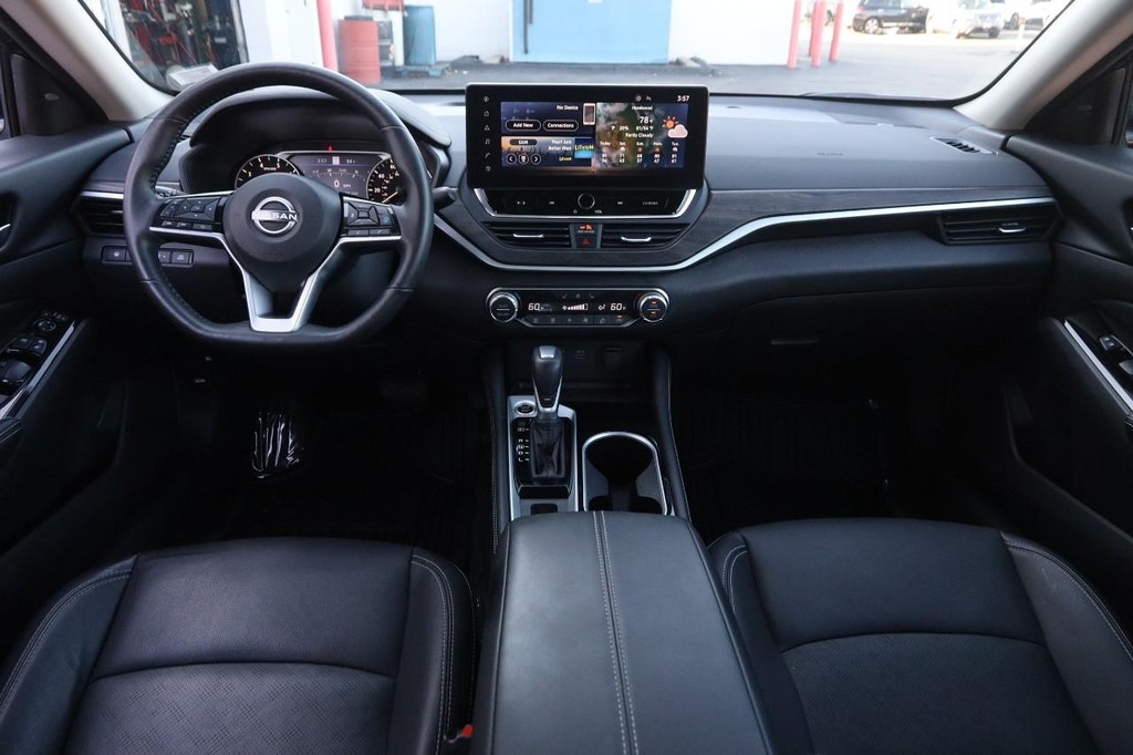 Nissan Altima Vehicle Image 20