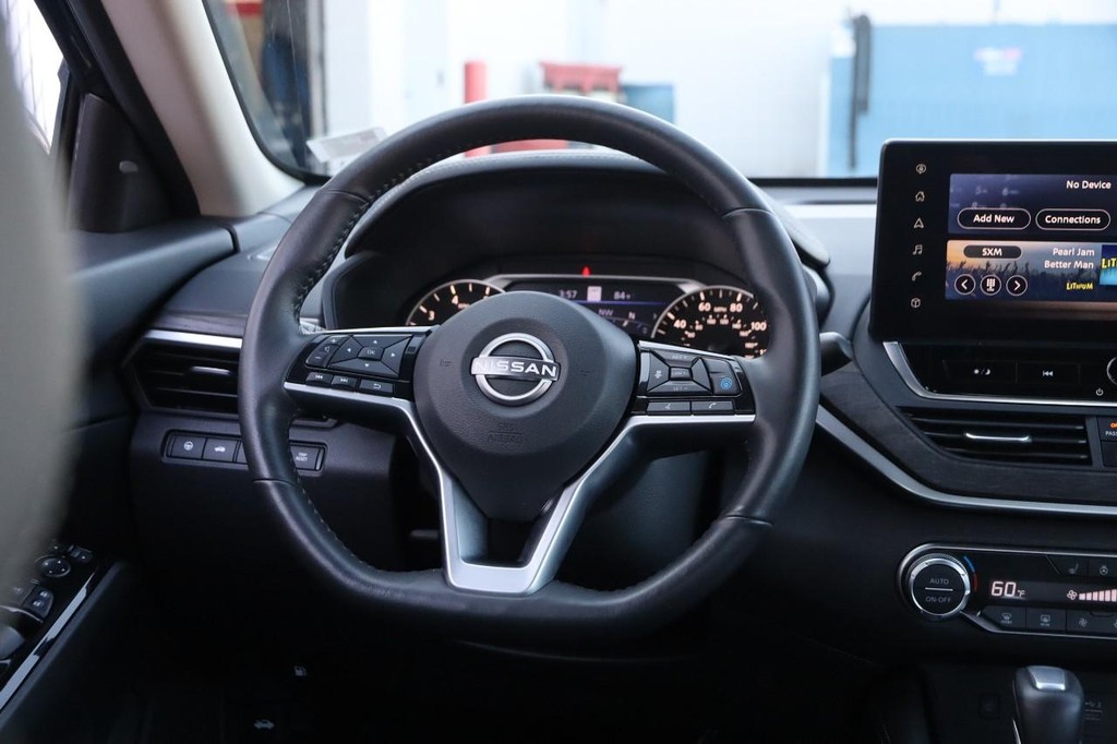 Nissan Altima Vehicle Image 22