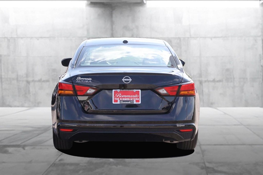 Nissan Altima Vehicle Image 06