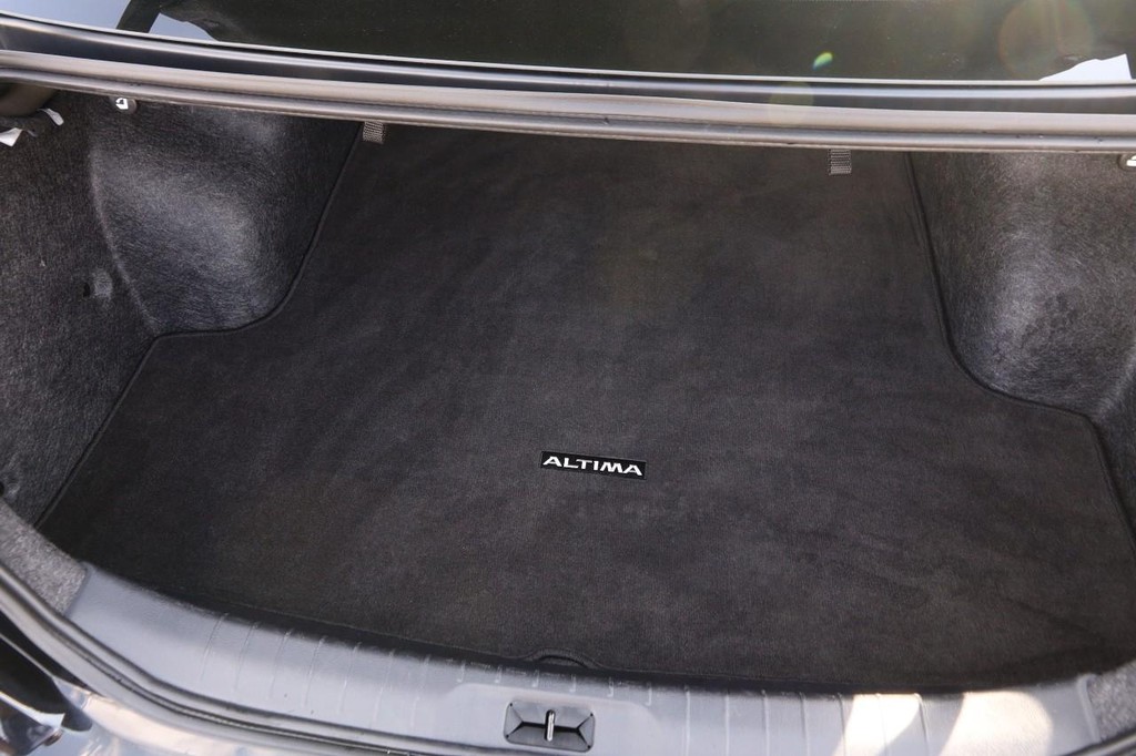 Nissan Altima Vehicle Image 07