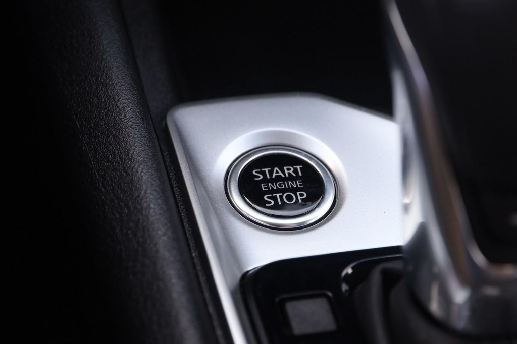 Nissan Altima Vehicle Image 14