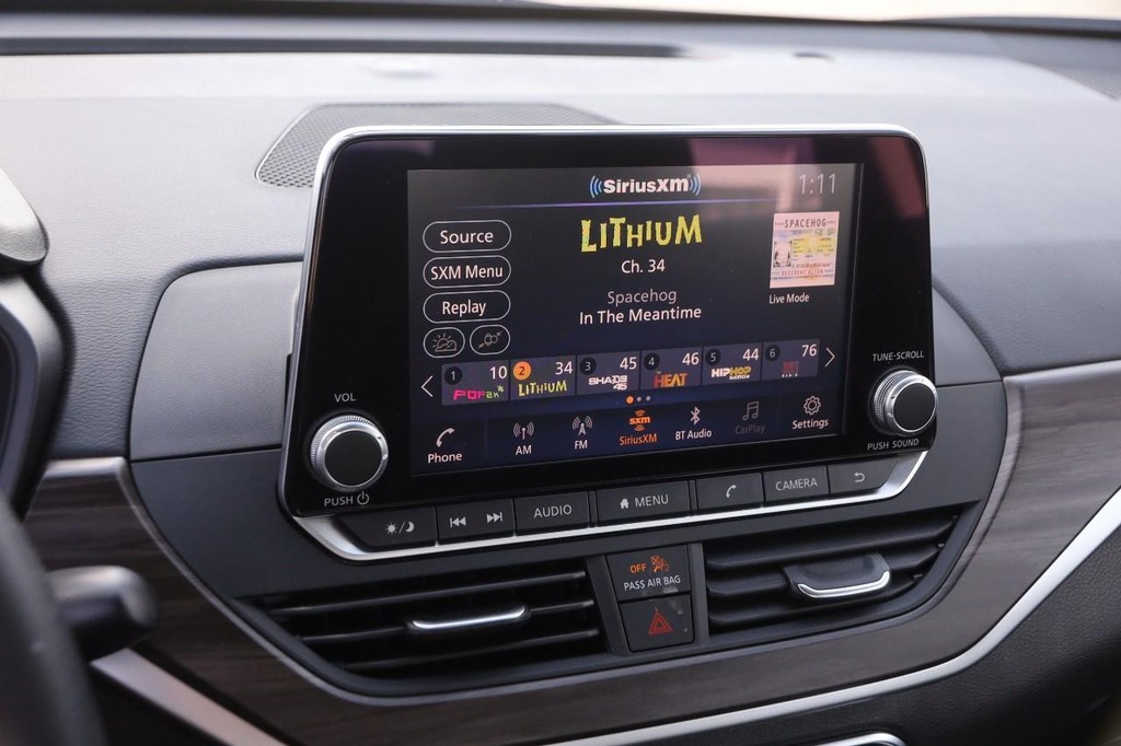 Nissan Altima Vehicle Image 15