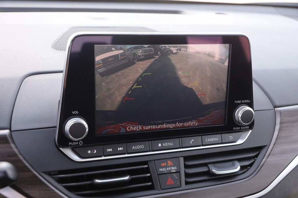 Nissan Altima Vehicle Image 16