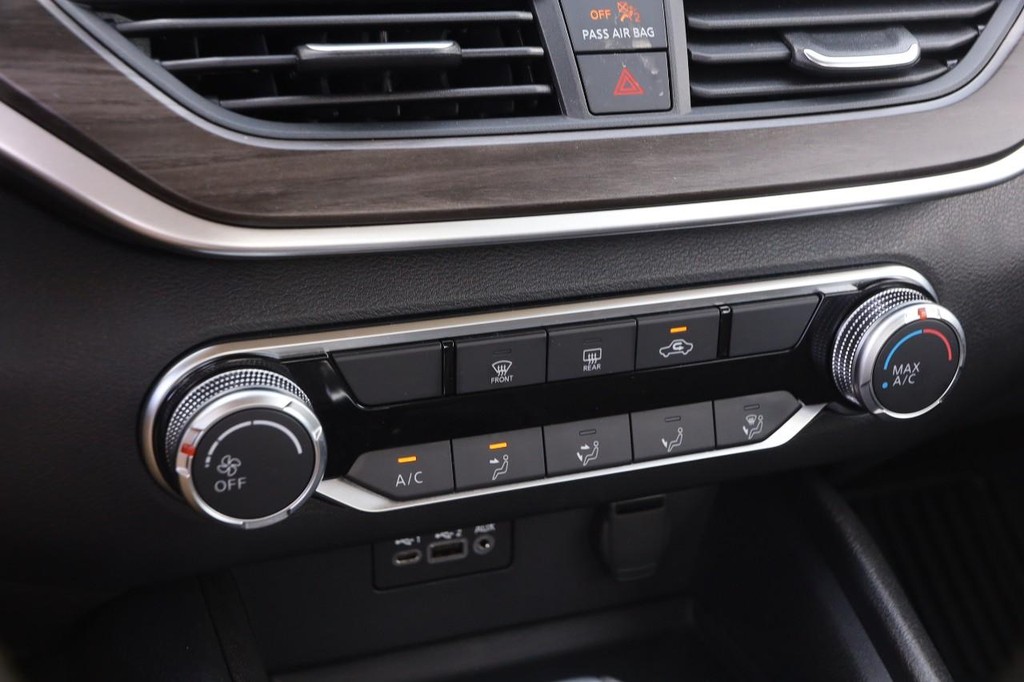 Nissan Altima Vehicle Image 17