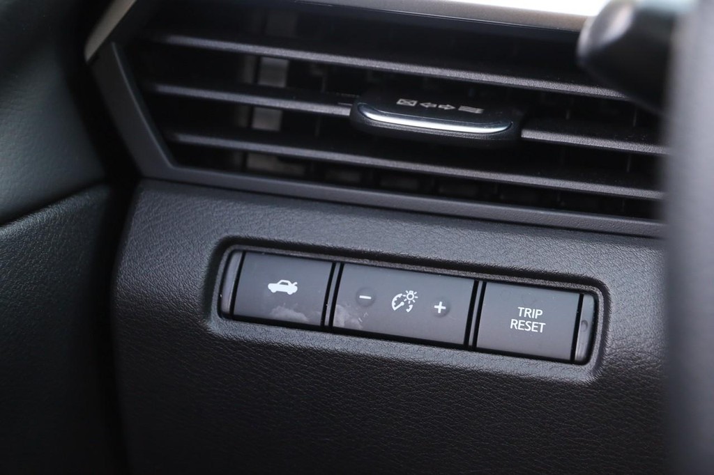 Nissan Altima Vehicle Image 18