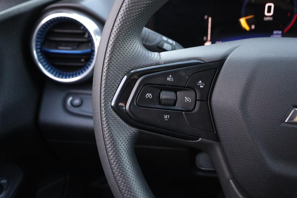 Chevrolet Trax Vehicle Image 11