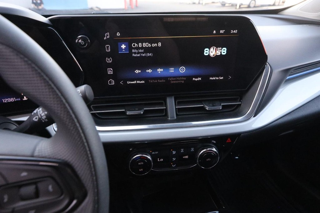 Chevrolet Trax Vehicle Image 13