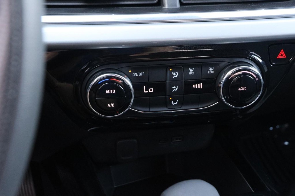 Chevrolet Trax Vehicle Image 16