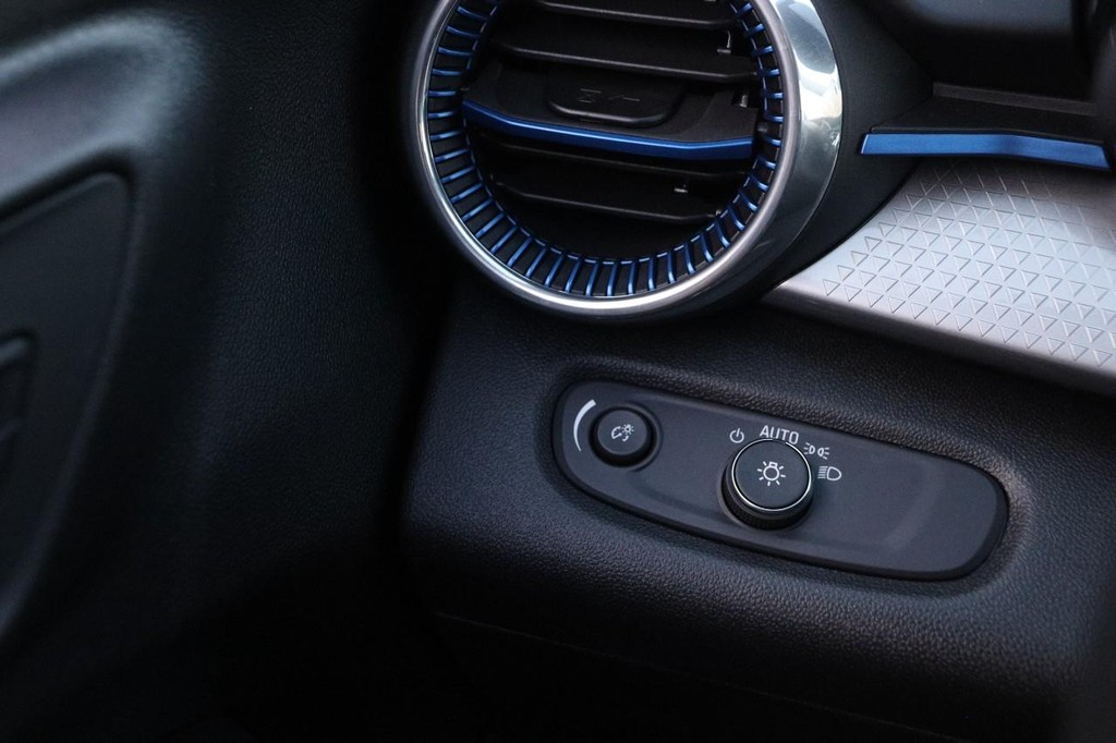 Chevrolet Trax Vehicle Image 18