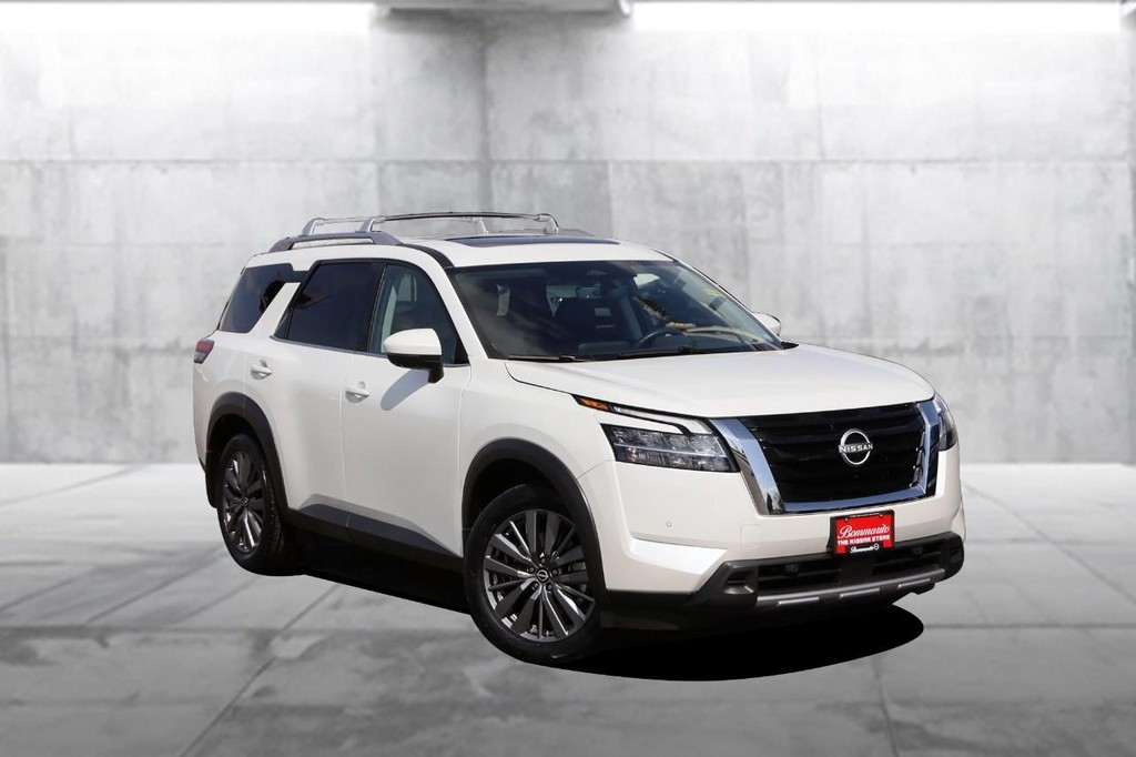 Nissan Pathfinder Vehicle Image 02
