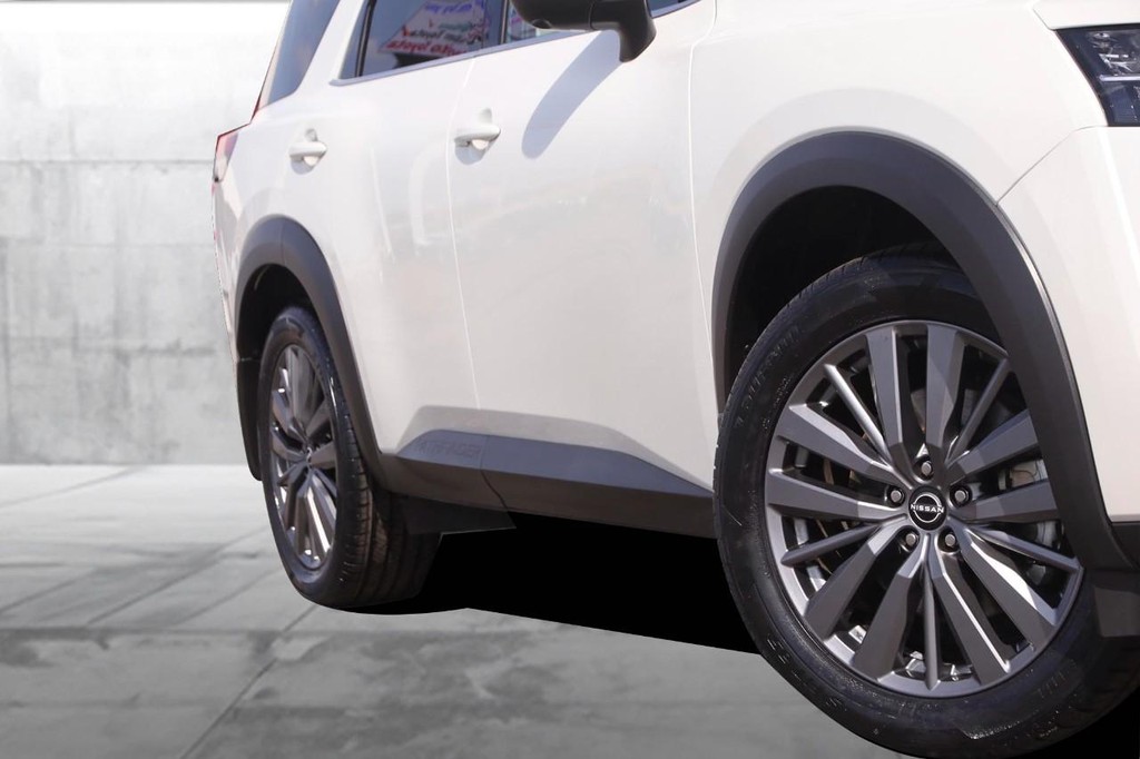 Nissan Pathfinder Vehicle Image 03