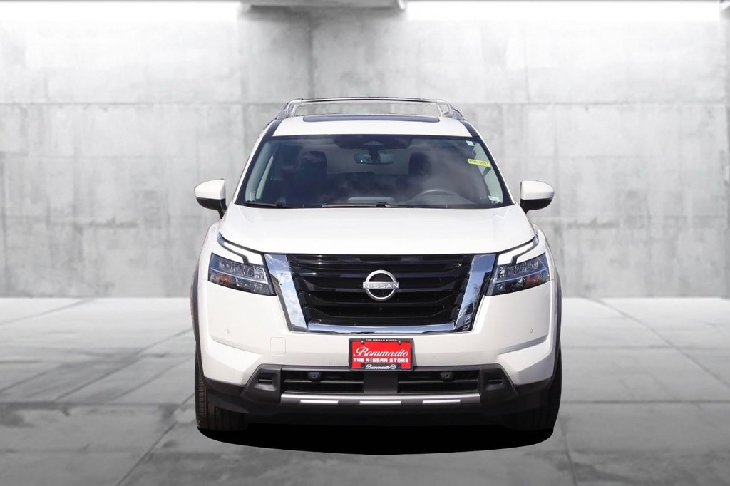 Nissan Pathfinder Vehicle Image 04