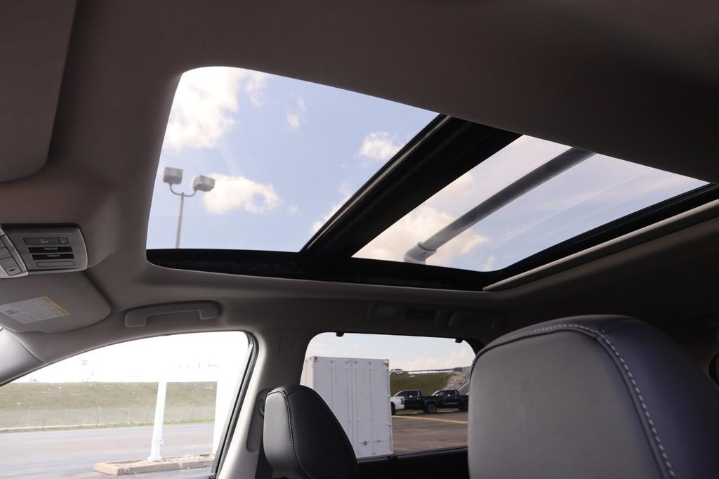 Nissan Pathfinder Vehicle Image 09