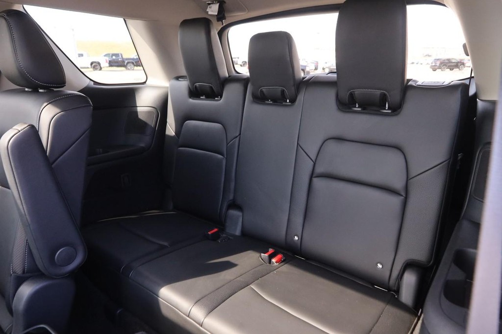 Nissan Pathfinder Vehicle Image 12