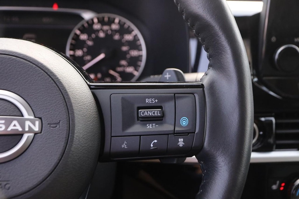 Nissan Pathfinder Vehicle Image 15