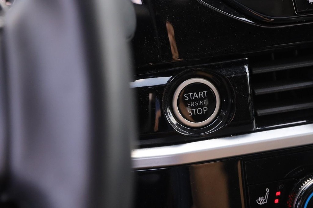 Nissan Pathfinder Vehicle Image 17