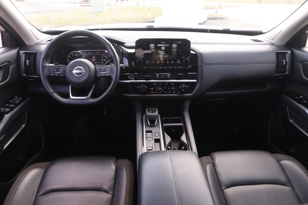 Nissan Pathfinder Vehicle Image 23