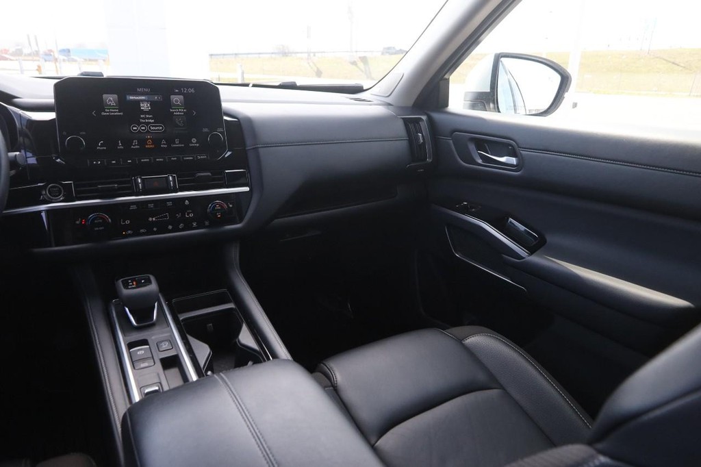 Nissan Pathfinder Vehicle Image 27