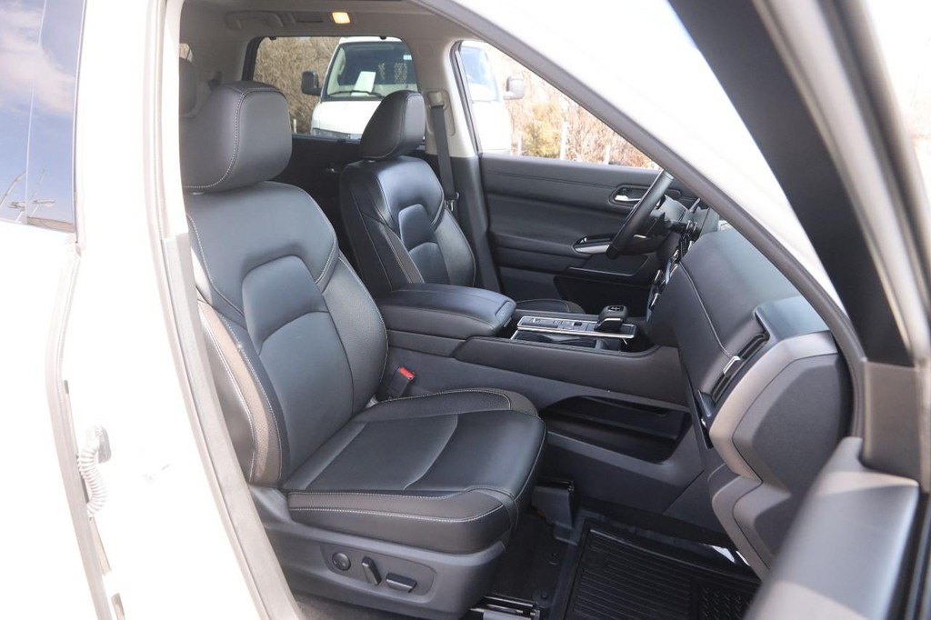 Nissan Pathfinder Vehicle Image 28