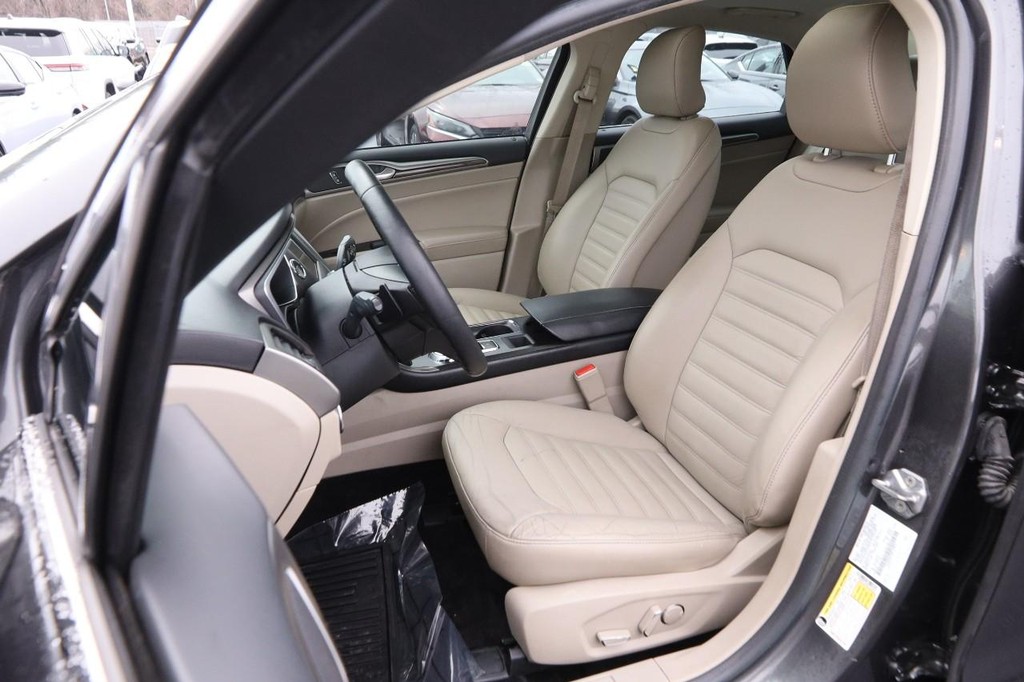 Ford Fusion Vehicle Image 09