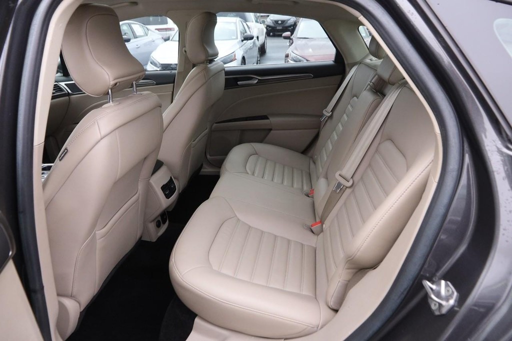 Ford Fusion Vehicle Image 10