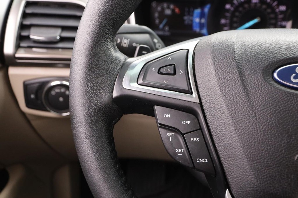 Ford Fusion Vehicle Image 12