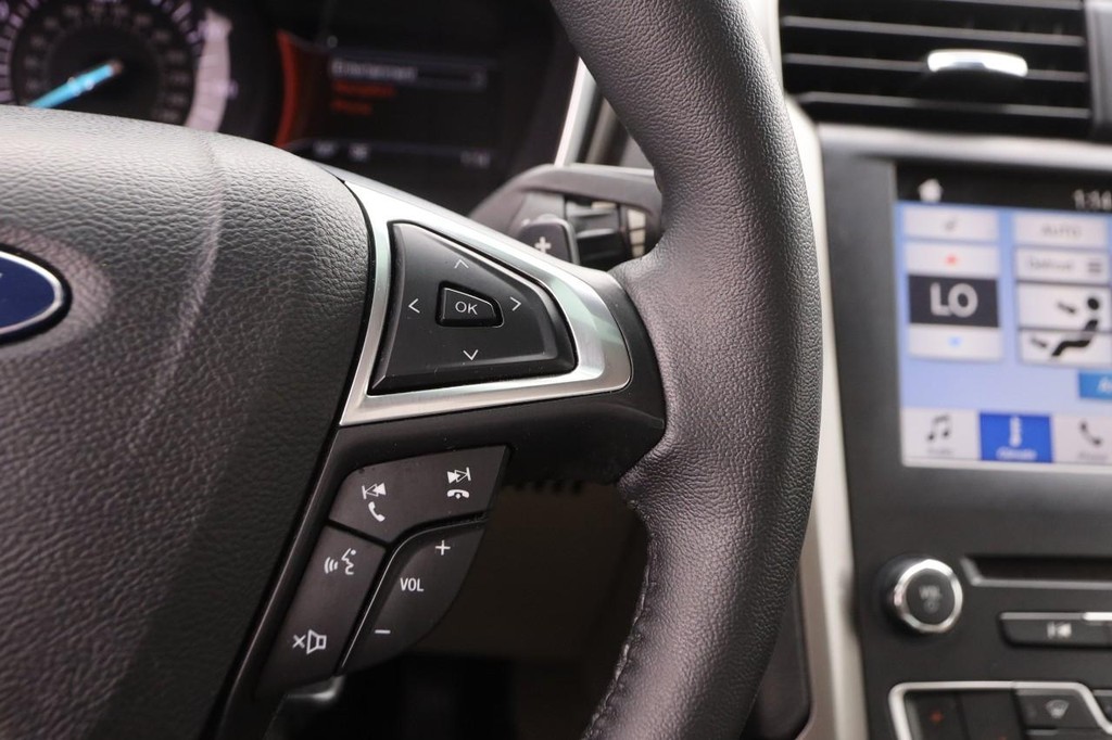 Ford Fusion Vehicle Image 13