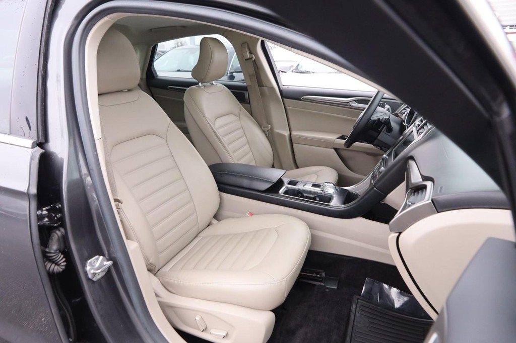 Ford Fusion Vehicle Image 26