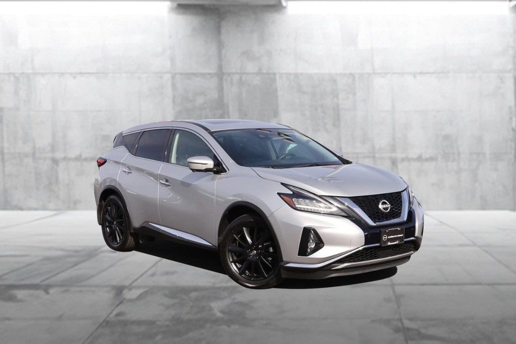 Nissan Murano Vehicle Full-screen Gallery Image 2