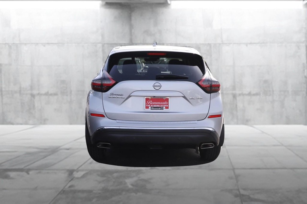 Nissan Murano Vehicle Full-screen Gallery Image 6