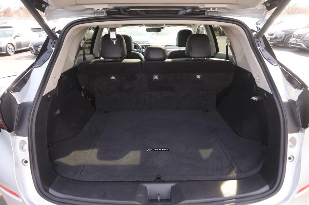 Nissan Murano Vehicle Full-screen Gallery Image 7