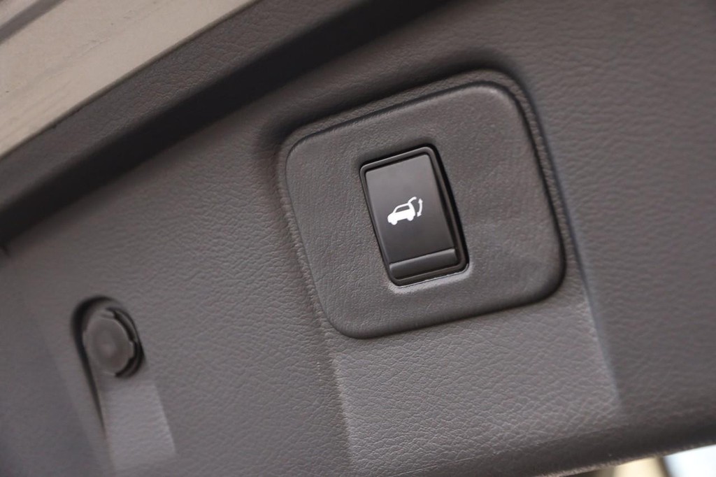 Nissan Murano Vehicle Full-screen Gallery Image 8