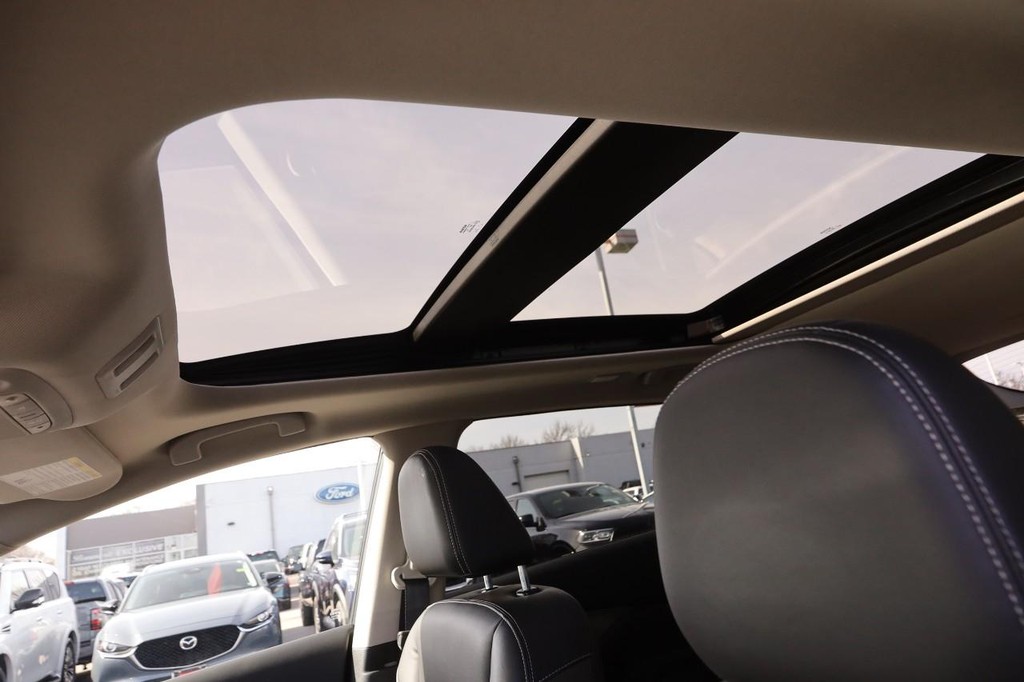 Nissan Murano Vehicle Full-screen Gallery Image 9