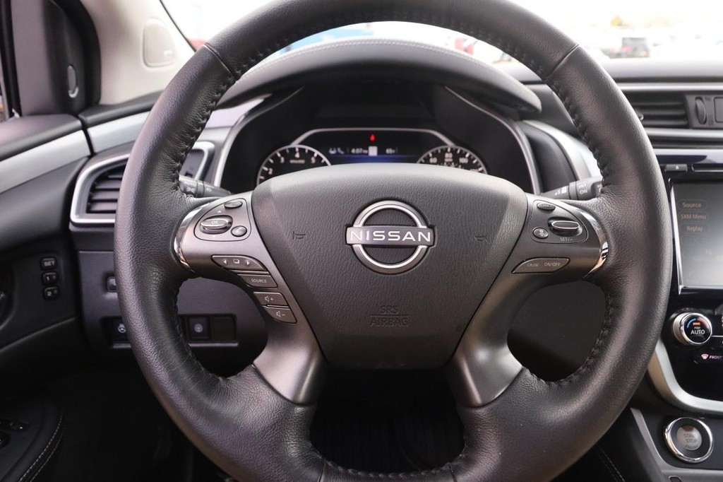 Nissan Murano Vehicle Full-screen Gallery Image 12
